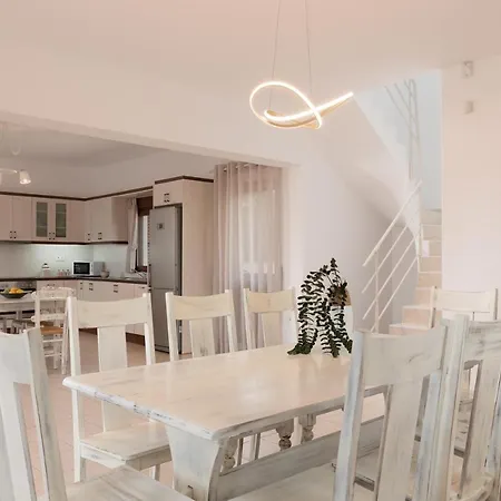 Family Rousa In Rethymno With Pool, Bbq And Kids Area